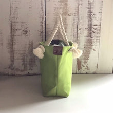 画像をギャラリービューアに読み込む, BRANCHES オリジナル トートバッグМ *珊瑚刺繍入り*グラスグリーン(グレー刺繍、白紐)