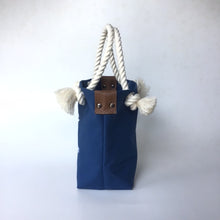 画像をギャラリービューアに読み込む, BRANCHES オリジナル トートバッグ *珊瑚刺繍入り*インディゴ(白刺繍、白紐)