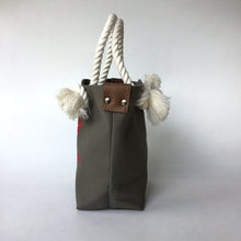 画像をギャラリービューアに読み込む, BRANCHES オリジナル トートバッグS *珊瑚刺繍入り*ダークグレー(赤刺繍、白紐)