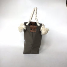 画像をギャラリービューアに読み込む, BRANCHES オリジナル トートバッグ *珊瑚刺繍入り*ダークグレー(白刺繍、白紐)