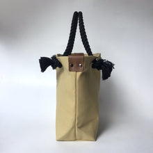 画像をギャラリービューアに読み込む, BRANCHES オリジナル トートバッグМ *珊瑚刺繍入り*サンドベージュ(白刺繍、黒紐)