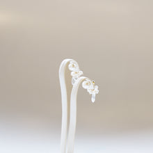 画像をギャラリービューアに読み込む, ブルームーンストーンのブーケピアス/ポスト