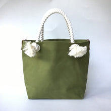 画像をギャラリービューアに読み込む, BRANCHES オリジナル トートバッグМ *珊瑚刺繍入り*ライトモス(白刺繍、白紐)