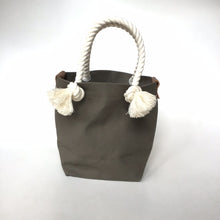 画像をギャラリービューアに読み込む, BRANCHES オリジナル トートバッグ *珊瑚刺繍入り*ダークグレー(白刺繍、白紐)