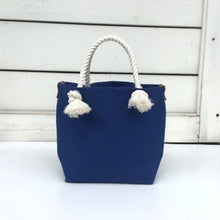 画像をギャラリービューアに読み込む, BRANCHES オリジナル トートバッグМ *珊瑚刺繍入り*フラワーブルー(赤刺繍、白紐)