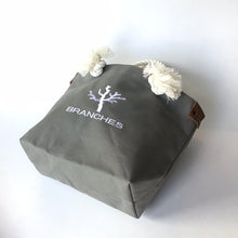 画像をギャラリービューアに読み込む, BRANCHES オリジナル トートバッグМ *珊瑚刺繍入り*グレー(白刺繍、白紐)