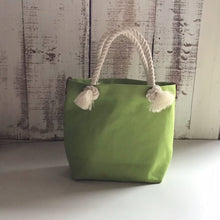 画像をギャラリービューアに読み込む, BRANCHES オリジナル トートバッグМ *珊瑚刺繍入り*グラスグリーン(グレー刺繍、白紐)