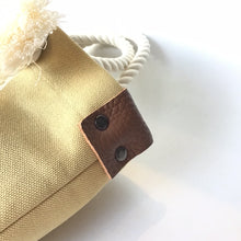 画像をギャラリービューアに読み込む, BRANCHES オリジナル トートバッグМ *珊瑚刺繍入り*サンドベージュ(白刺繍、白紐)