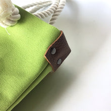 画像をギャラリービューアに読み込む, BRANCHES オリジナル トートバッグМ *珊瑚刺繍入り*グラスグリーン(白刺繍、白紐)