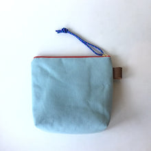画像をギャラリービューアに読み込む, 珊瑚ロゴ刺繍ポーチ Sサイズ(水色)