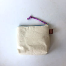 画像をギャラリービューアに読み込む, 珊瑚ロゴ刺繍ポーチ Sサイズ(キナリ)
