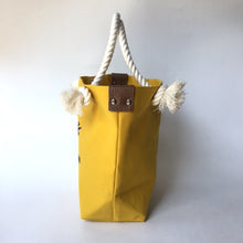画像をギャラリービューアに読み込む, BRANCHES オリジナル トートバッグМ *珊瑚刺繍入り*マスタード(青刺繍、白紐)
