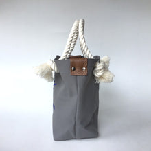画像をギャラリービューアに読み込む, BRANCHES オリジナル トートバッグS *珊瑚刺繍入り*濃グレー(青刺繍、白紐)