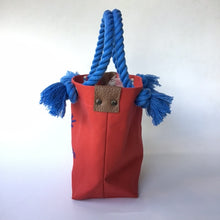 画像をギャラリービューアに読み込む, BRANCHES オリジナル トートバッグS *珊瑚刺繍入り*スカーレット(青刺繍、青紐)