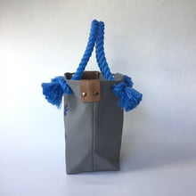 画像をギャラリービューアに読み込む, BRANCHES オリジナル トートバッグS *珊瑚刺繍入り*濃グレー(青刺繍、青紐)