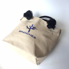 画像をギャラリービューアに読み込む, BRANCHES オリジナル トートバッグМ *珊瑚刺繍入り*アイボリー(青刺繍、黒紐)