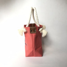 画像をギャラリービューアに読み込む, BRANCHES オリジナル トートバッグ *珊瑚刺繍入り*カラクレナイ(グレー刺繍、白紐)