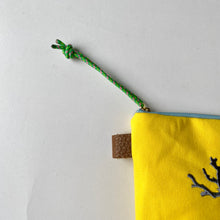 画像をギャラリービューアに読み込む, NEW✨ 珊瑚ロゴ刺繍ポーチ Sサイズ(イエロー)