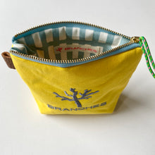 画像をギャラリービューアに読み込む, NEW✨ 珊瑚ロゴ刺繍ポーチ Sサイズ(イエロー)