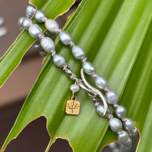 画像をギャラリービューアに読み込む, ✨NEW✨ 淡水パールのシルクロングネックレス/グレー