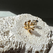 画像をギャラリービューアに読み込む, 🔹サージカルステンレス🔹 片方ピアス / 珊瑚・ゴールド