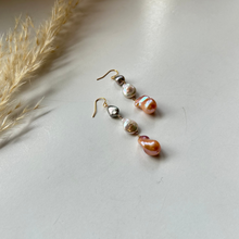 画像をギャラリービューアに読み込む, 淡水バロックパール大粒3粒ピアス /特大