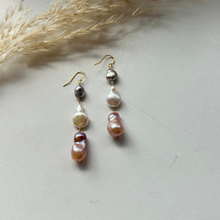 画像をギャラリービューアに読み込む, 淡水バロックパール大粒3粒ピアス /特大