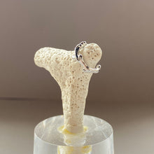 画像をギャラリービューアに読み込む, 🔹サージカルステンレス🔹珊瑚のイヤカフ