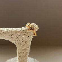 画像をギャラリービューアに読み込む, 🔹サージカルステンレス🔹珊瑚のイヤカフ/ゴールド