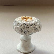 画像をギャラリービューアに読み込む, 🔹サージカルステンレス🔹珊瑚のイヤカフ/ゴールド