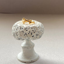 画像をギャラリービューアに読み込む, 🔹サージカルステンレス🔹珊瑚のイヤカフ/ゴールド