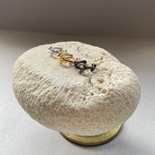 画像をギャラリービューアに読み込む, 🔹サージカルステンレス🔹珊瑚のイヤカフ/ゴールド