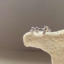 画像をギャラリービューアに読み込む, 🔹サージカルステンレス🔹珊瑚のイヤカフ