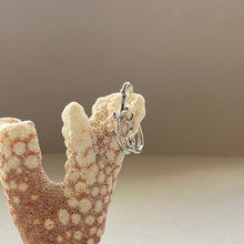 画像をギャラリービューアに読み込む, 🔹サージカルステンレス🔹ダブル珊瑚のイヤカフ