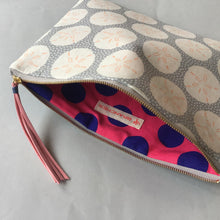 画像をギャラリービューアに読み込む, ポーチ Lサイズ *ウニ柄(グレー)