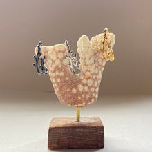 画像をギャラリービューアに読み込む, 🔹サージカルステンレス🔹ダブル珊瑚のイヤカフ/ゴールド