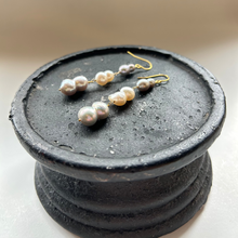 画像をギャラリービューアに読み込む, 淡水twin'sパールピアス(3粒)