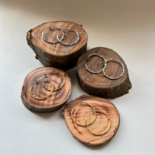 画像をギャラリービューアに読み込む, 🔹サージカルステンレス🔹 コーラルフープピアス / ゴールドメッキ (鏡面)