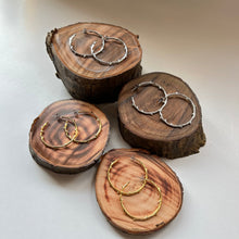 画像をギャラリービューアに読み込む, 🔹サージカルステンレス🔹 コーラルフープピアス / ゴールドメッキ (つや消し)