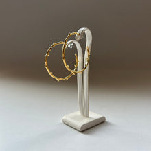 画像をギャラリービューアに読み込む, 🔹サージカルステンレス🔹 コーラルフープピアス / ゴールドメッキ (つや消し)