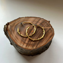 画像をギャラリービューアに読み込む, 🔹サージカルステンレス🔹 コーラルフープピアス / ゴールドメッキ (つや消し)