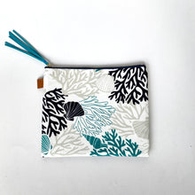 画像をギャラリービューアに読み込む, ポーチ Mサイズ *サンゴ&シェル柄(白)