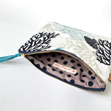 画像をギャラリービューアに読み込む, ポーチ Mサイズ *サンゴ&シェル柄(白)