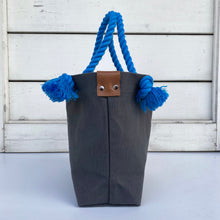 画像をギャラリービューアに読み込む, BRANCHES オリジナル トートバッグМ *珊瑚刺繍入り*チャコール(青刺繍、青紐)
