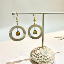 画像をギャラリービューアに読み込む, ✨NEW✨ 白蝶ドーナツ・天然石ピアス