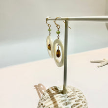 画像をギャラリービューアに読み込む, ✨NEW✨ 白蝶ドーナツ・天然石ピアス