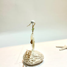 画像をギャラリービューアに読み込む, ✨NEW✨ 白蝶ドーナツ・天然石ピアス