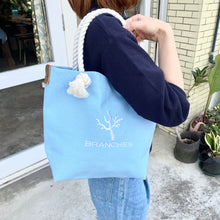 画像をギャラリービューアに読み込む, BRANCHES オリジナル トートバッグМ *珊瑚刺繍入り*アクアブルー(白刺繍、白紐)