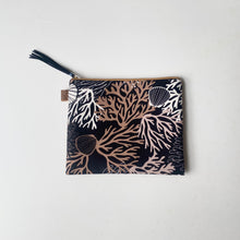 画像をギャラリービューアに読み込む, ポーチ Mサイズ *サンゴ&シェル柄(ブラック)