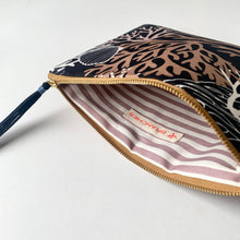 画像をギャラリービューアに読み込む, ポーチ Mサイズ *サンゴ&シェル柄(ブラック)